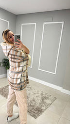 Capa Xadrez Alongada Modelo Poncho com Capuz e Zíper