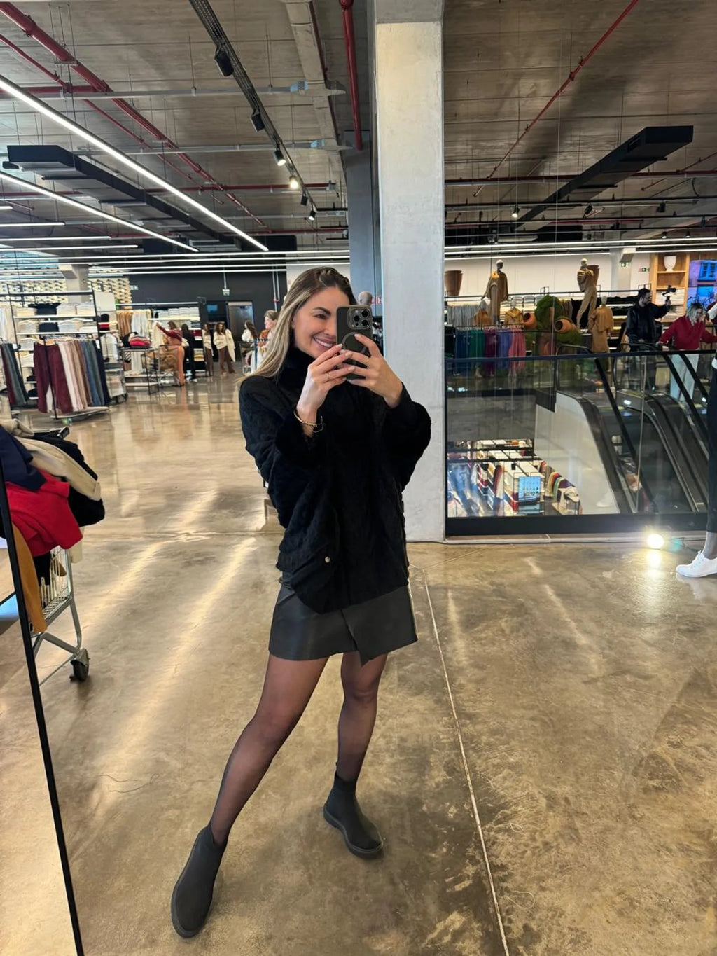 Blusa / Capa Com Aplicação De Pele Fake E Tecimento em Tranças -