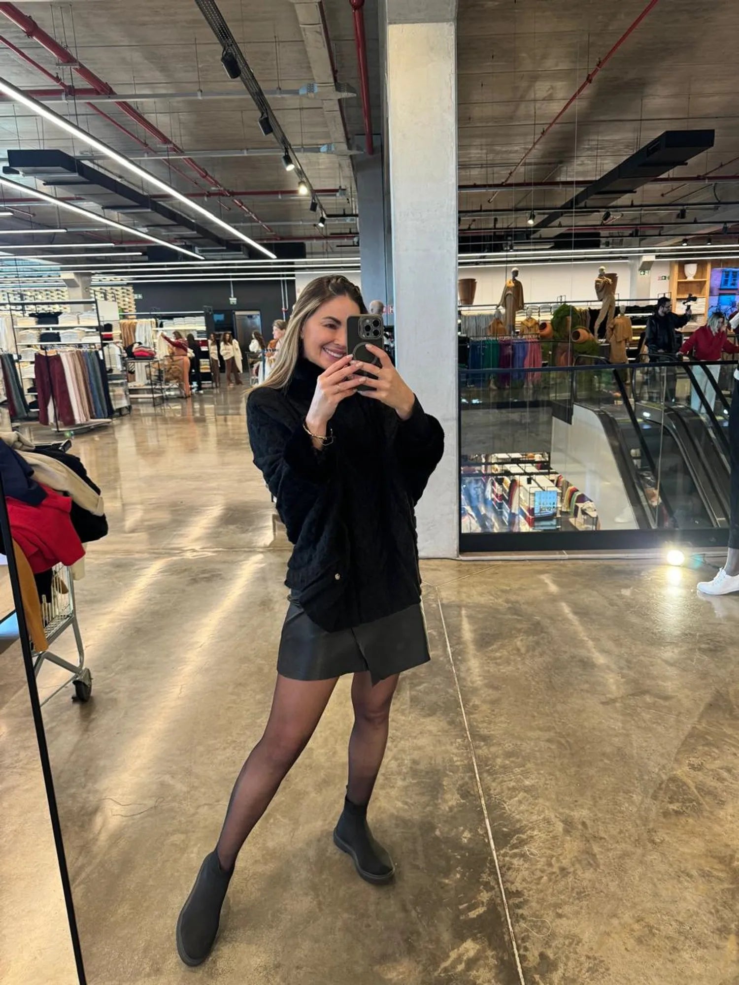Blusa / Capa Com Aplicação De Pele Fake E Tecimento em Tranças -