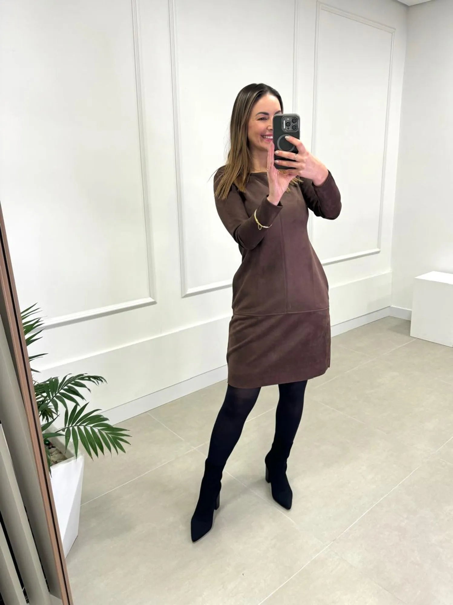Vestido Suede com Bolso e Pesponto  - Tricô Marrom Escuro